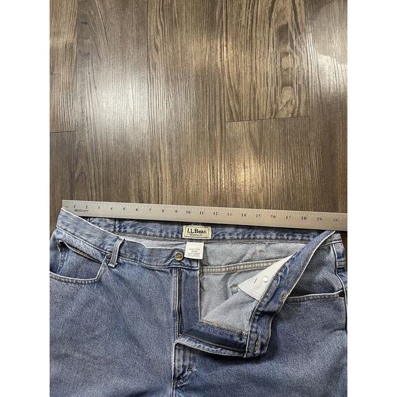 L.L. Bean 42x29 Classic Fit Blue Jeans Heavy Denim‎ Quality Faded Light Wash - Picture 4 of 6